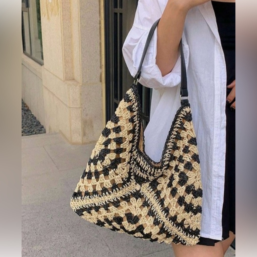 The “Solstice” Woven Crochet Straw Hobo Bag | Black - Picture 2 of 9